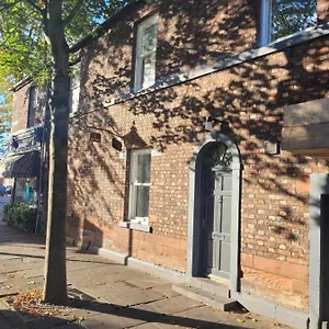  Holiday home Carlisle Centre, Cute Victorian House.